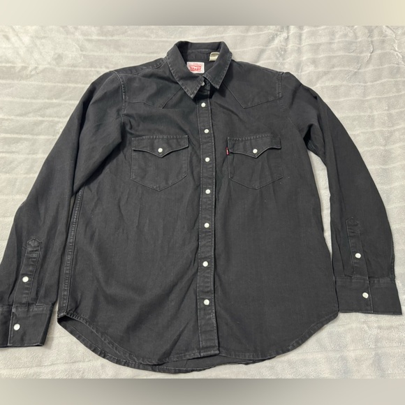 Levi's Tops - Levi Black Pearl Snap Button Up Women’s Size M